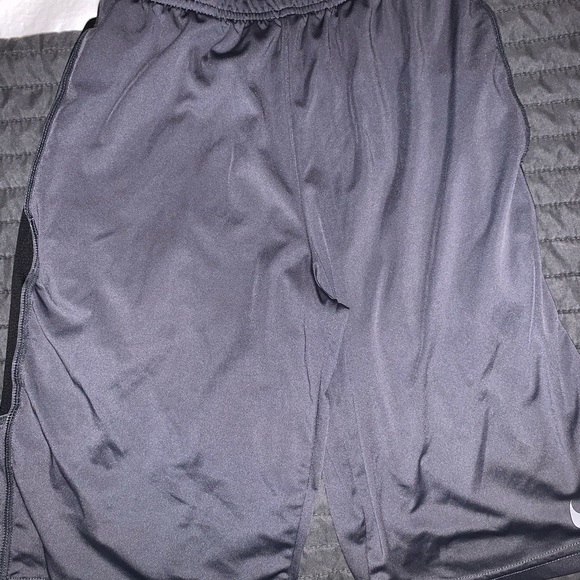 boys Nike size medium shorts - Picture 1 of 2
